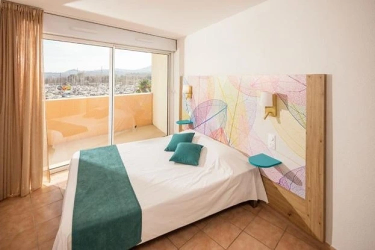 3-rooms Comfort Sextuple Apartment