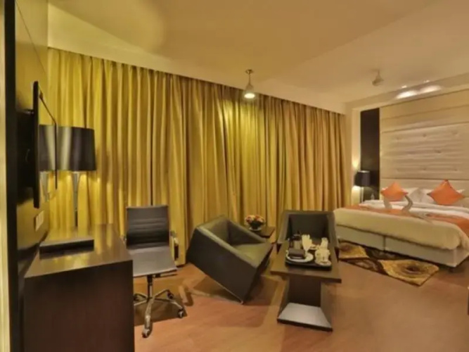 OYO Premium Dhakoli Zirakpur