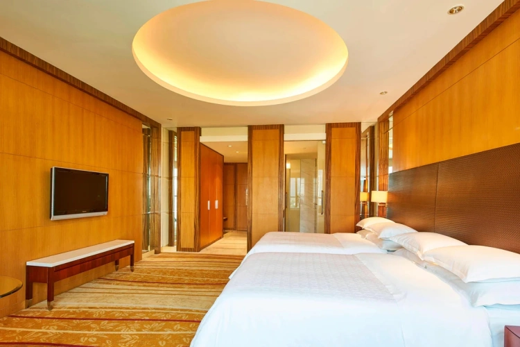Double room with balcony and with city view