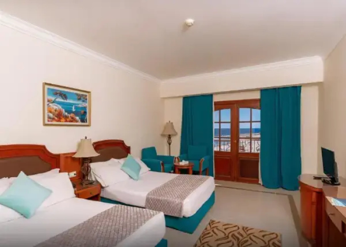Standard Triple room with sea view