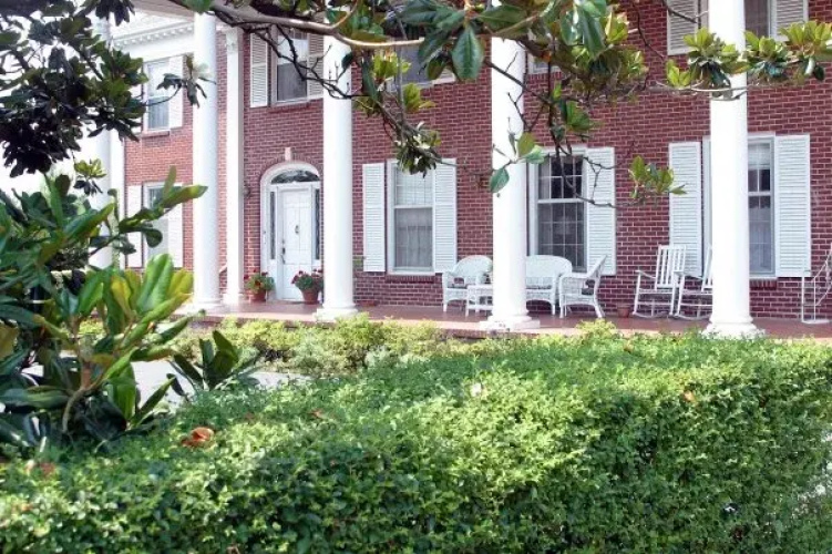 Beland Manor Bed & Breakfast