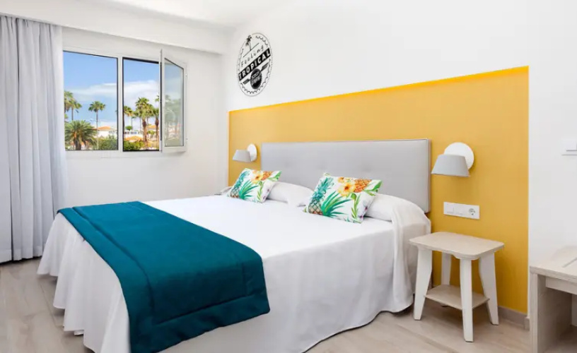 Twin Suite with pool view