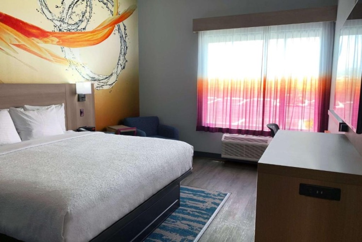 Double Mobility and Hearing Impaired Accessible room