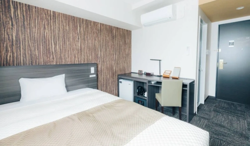 Moderate room
