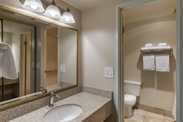Best Western Plus Royal Oak Hotel photo 23