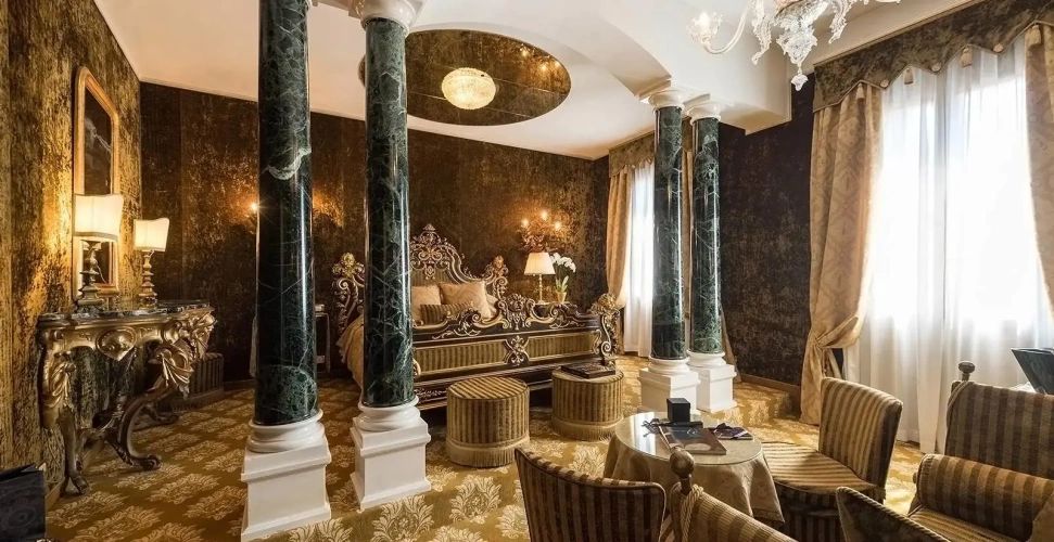 Exclusive Double Suite on the Side Canal
