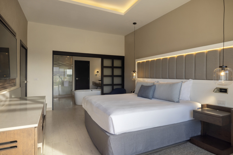 2 Bedrooms Luxury Presidential Diamond Club Jacuzzi Quadruple Suite