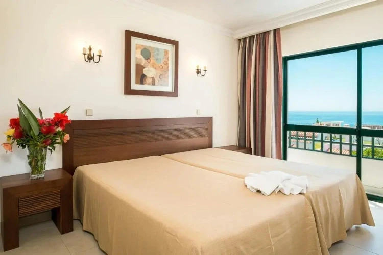 3 Bedrooms Apartment