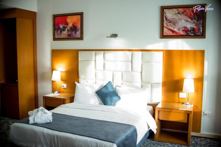 Junior Suite with pool view