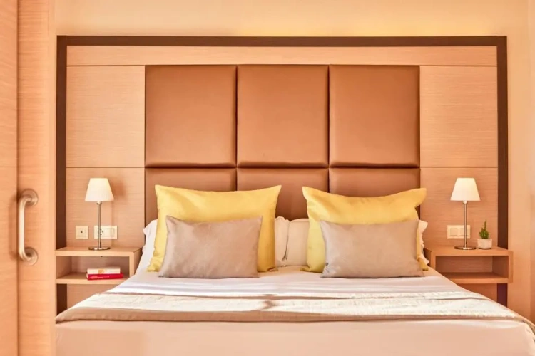 1 Bedroom Swim Up Double Suite