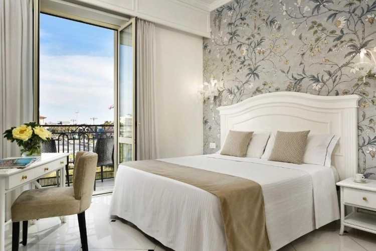 Prestige Double room with balcony and with partial sea view