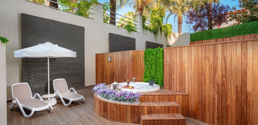 Standard Jacuzzi Terrace room