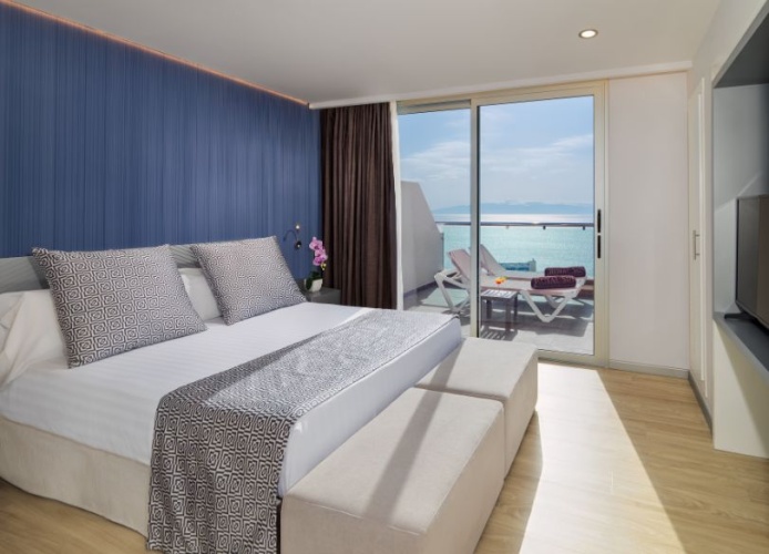 2 Bedrooms Luxury Quadruple Apartment with sea view