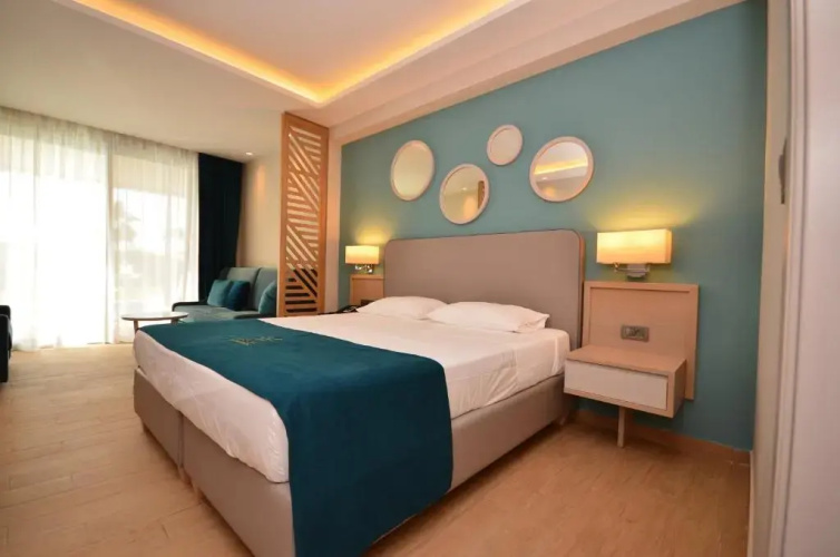 Almуros Beach Resort and Spa
