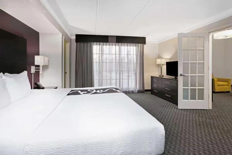 1 Bedroom Deluxe Double Suite