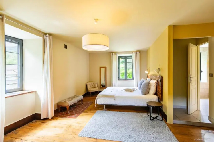 Bed in Bellongue