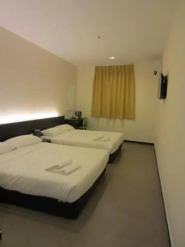 Deluxe Quadruple Family room