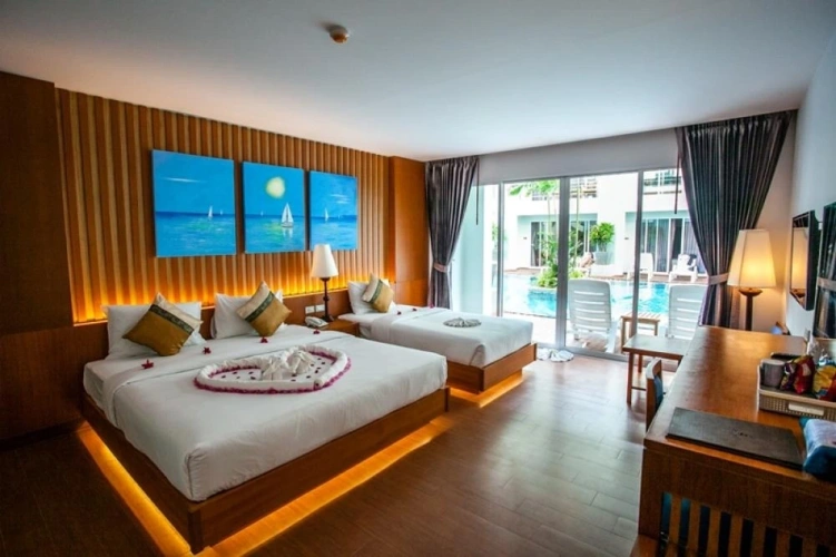 Deluxe Pool Access Triple room