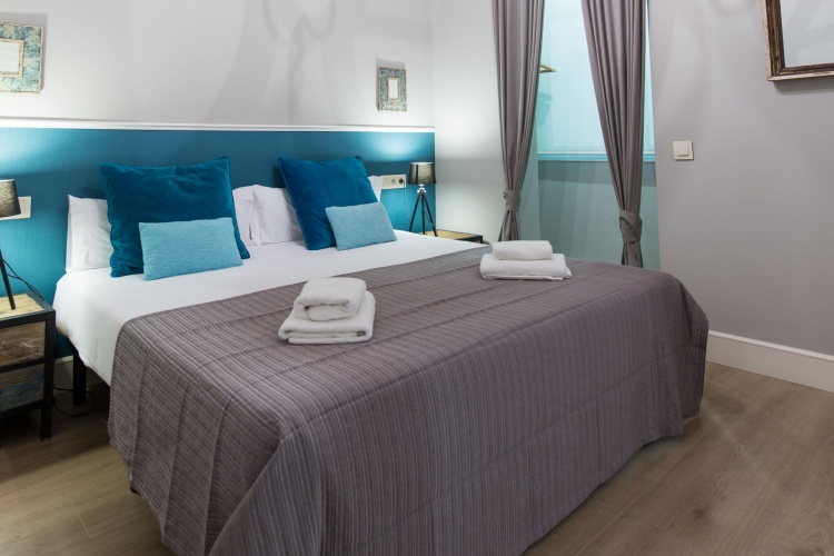Trendy Sextuple Suite