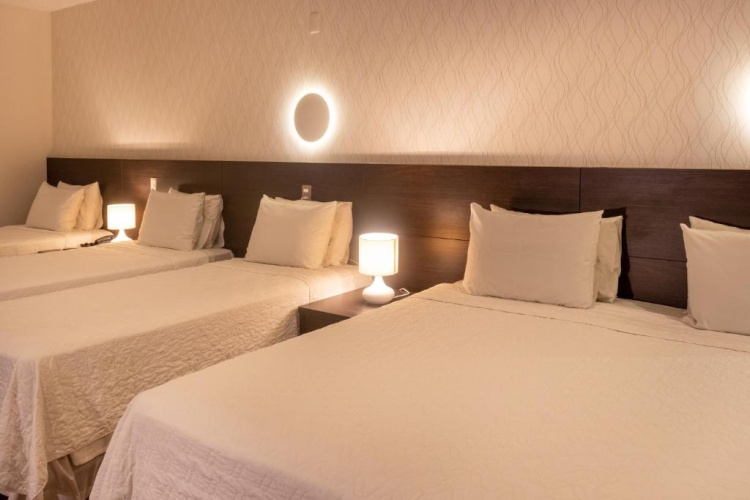 Deluxe Quintuple Family Suite