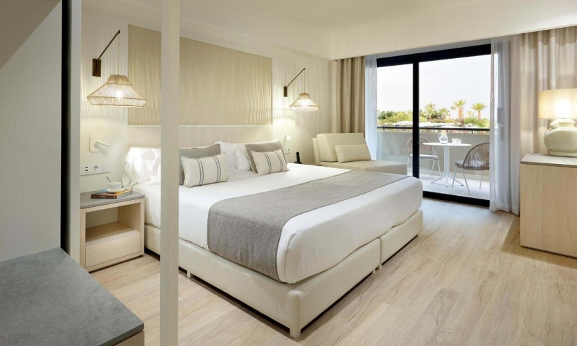 Deluxe Double room with pool view