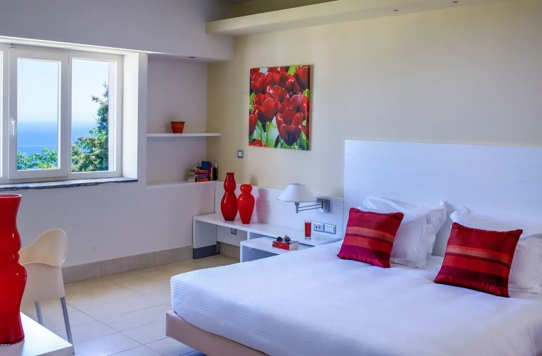 Sharing Pool Double Suite with sea view