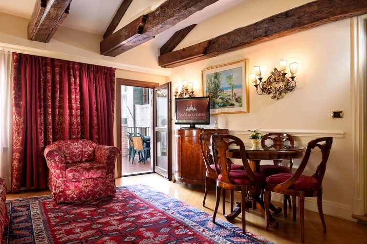 Deluxe Double Suite