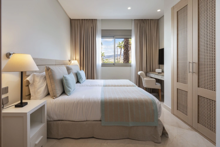 1 Bedroom Twin Suite with partial ocean view