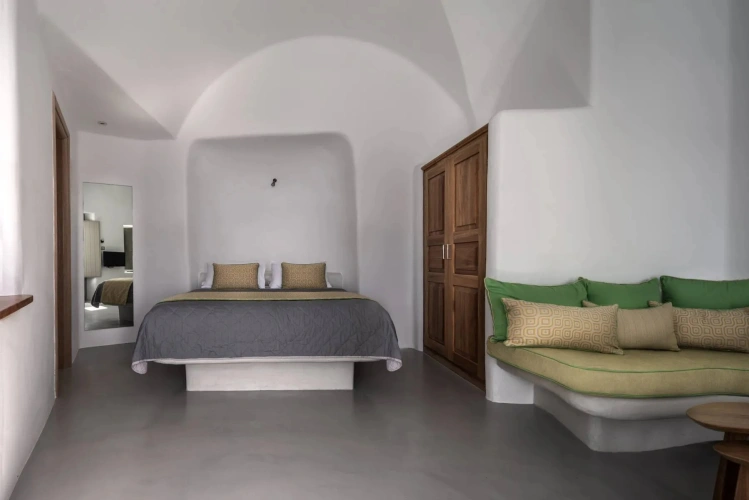 Honeymoon Double Suite with Caldera view