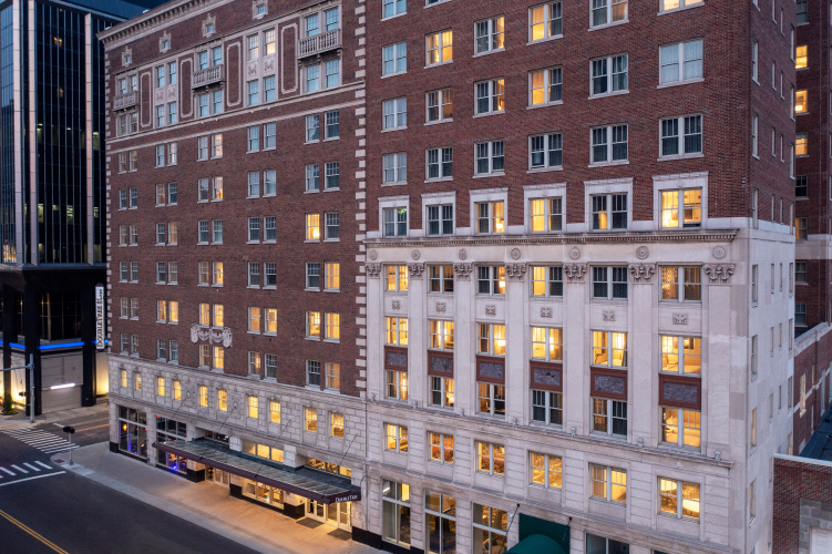 DoubleTree Suites by Hilton Hotel Detroit Downtown - Fort photo 38
