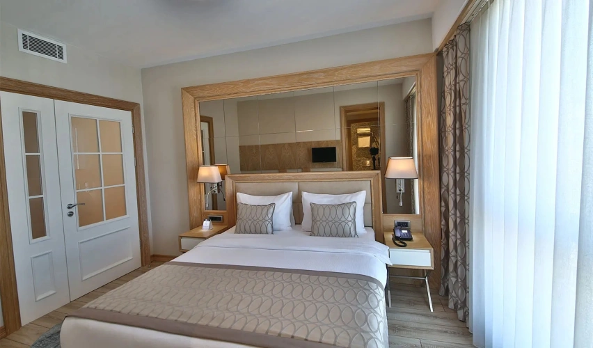 Deluxe Suite