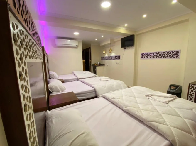Pyramids Height Inn