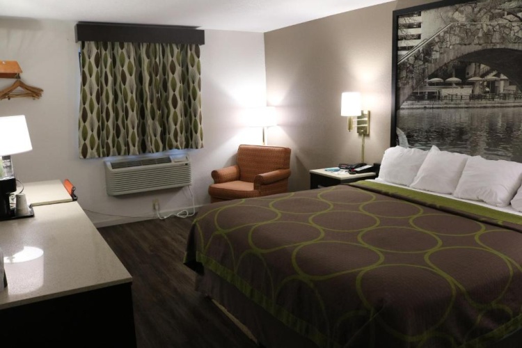 Double Mobility/Hearing Accessible room