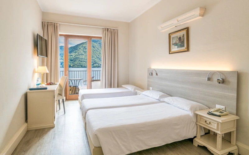 Triple room with balcony and with lake view