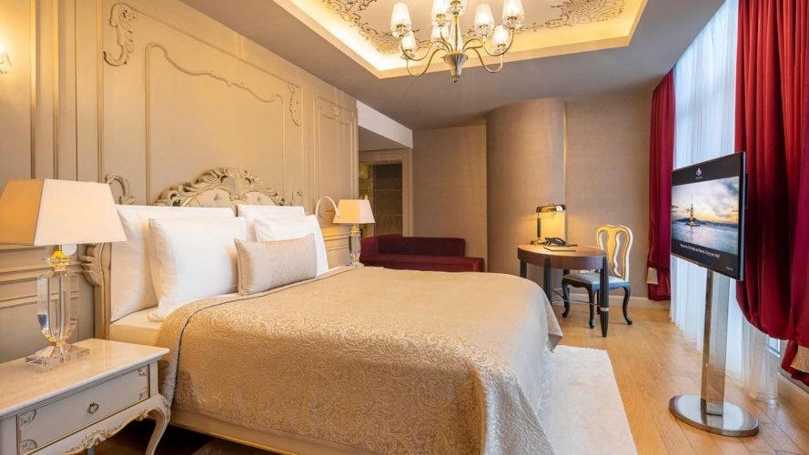 Luxury Double Suite with city view