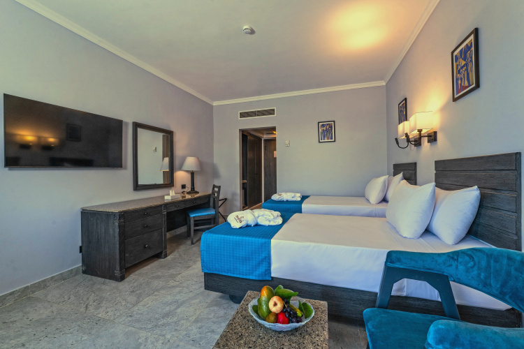 Invidia Coral Beach Tiran
