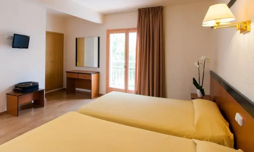 Standard Twin room with balcony