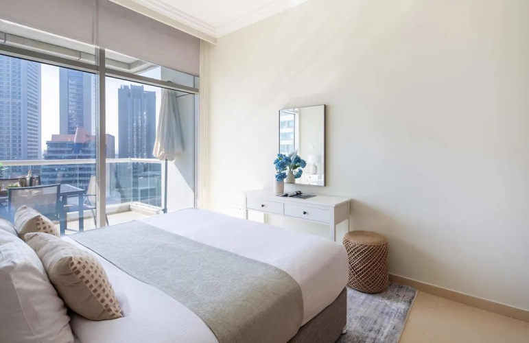 Frank Porter - Dorra Bay Apartment