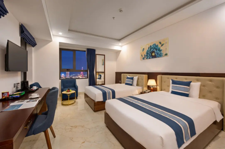 Deluxe Twin room with city view