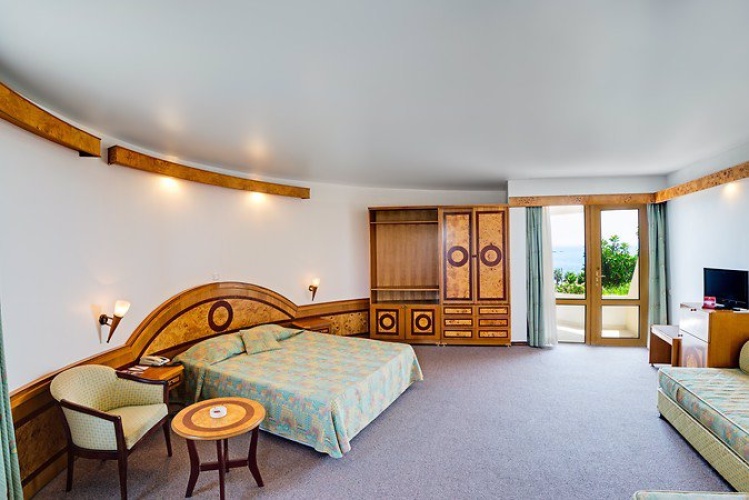 Family Double room with land view