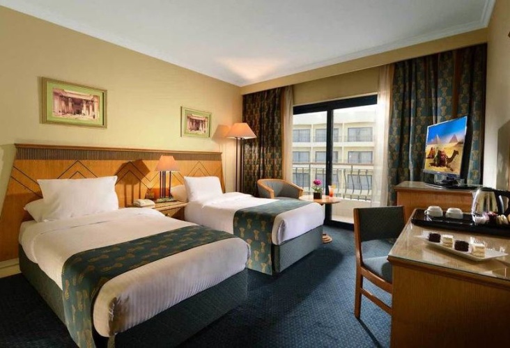 Standard Twin room with pool view
