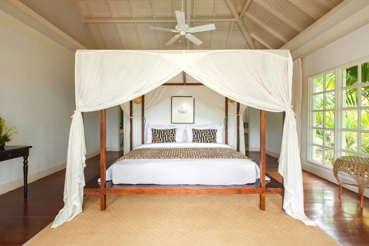 3 Bedrooms Tamarana Villa