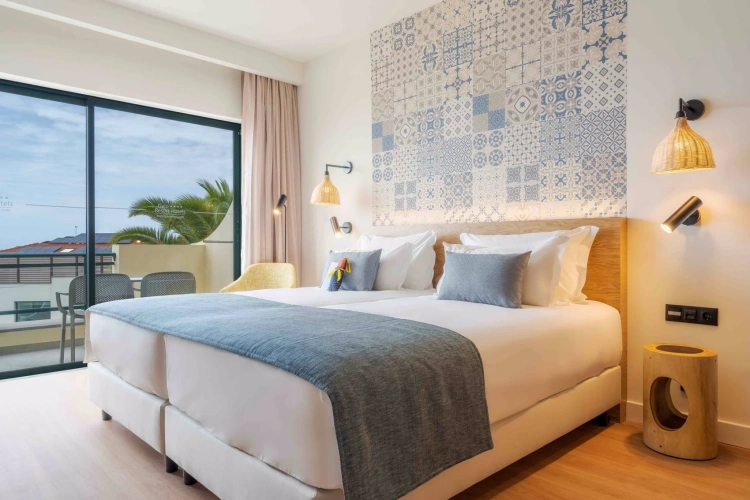 Single room with balcony and with sea view