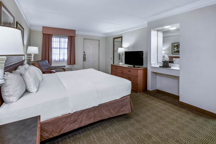 Deluxe Mobility Accessible room