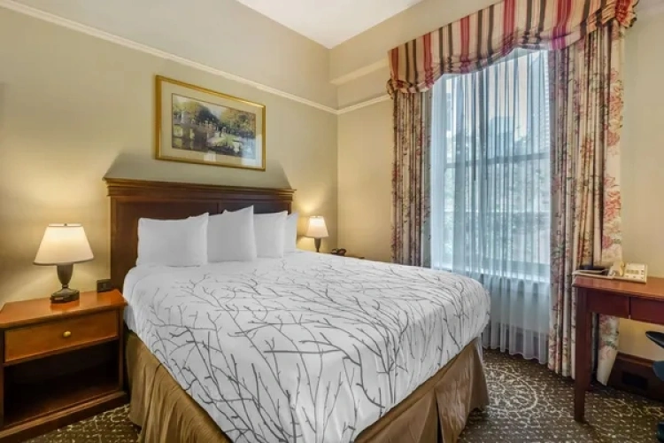 Double room with city view