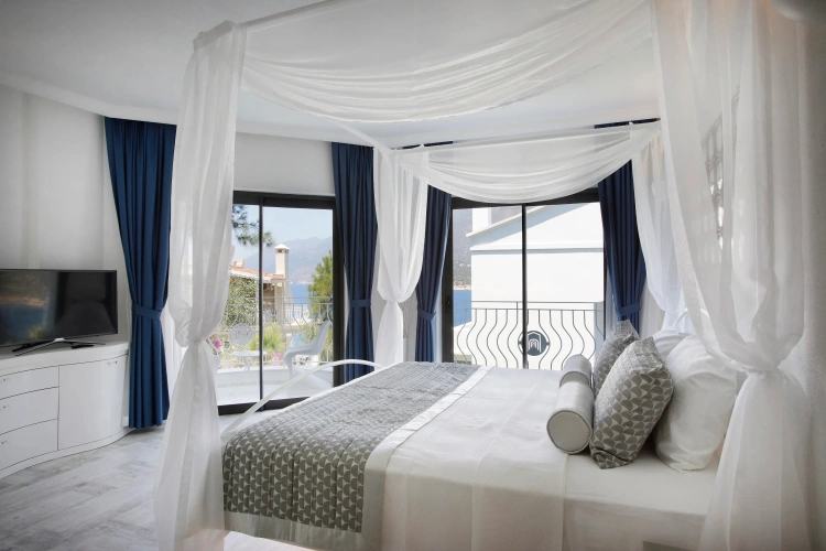 Double Junior Suite with partial sea view