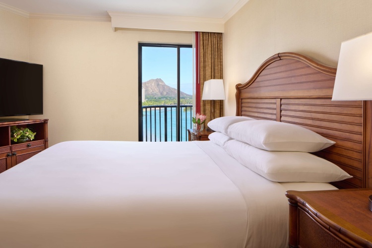Diamond Head Double Club Suite oceanfront