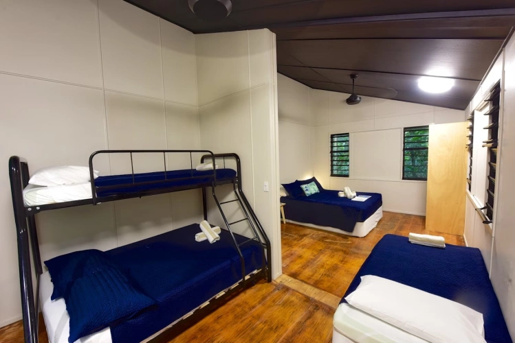 Endeavour Family Unit Sextuple Cabin
