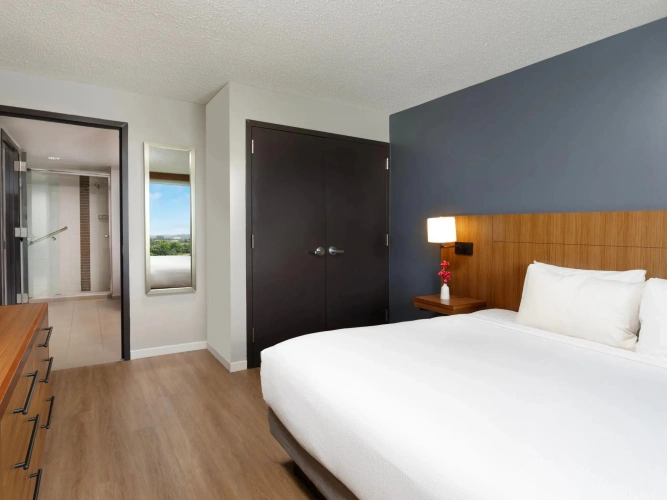 1 Bedroom Accessible Double Suite