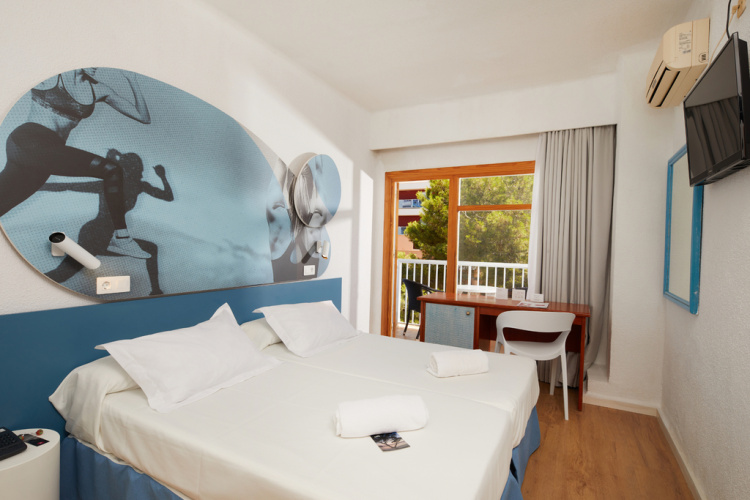 Twin room with balcony